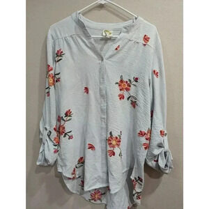 Fig & Flower Embroidered floral Hinley neckline shirt w/roll tab sleeve size L
